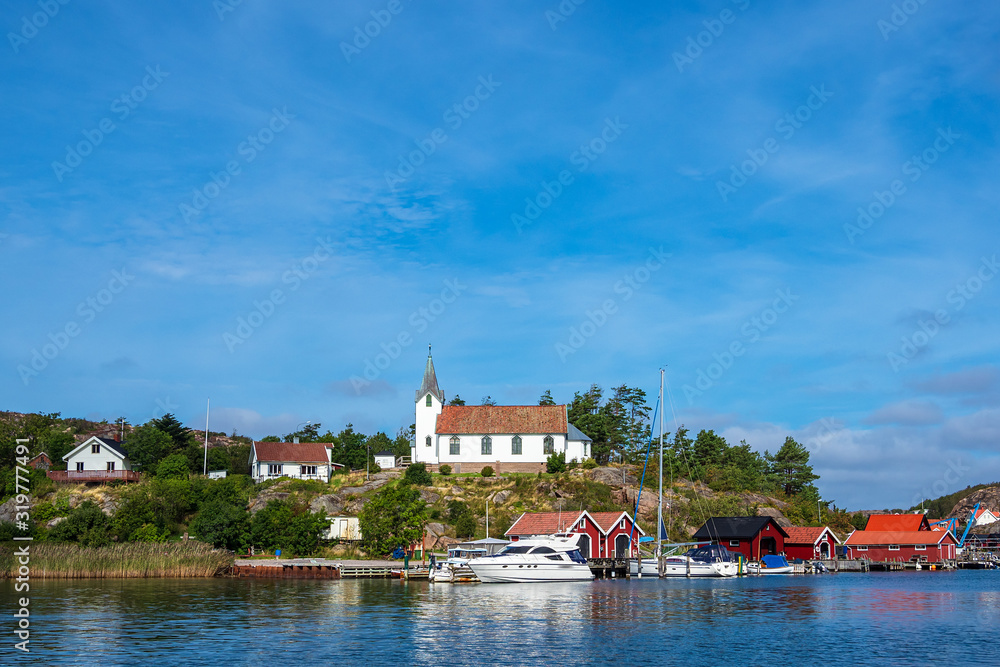 Fototapeta premium Blick auf den Ort Hamburgsund in Schweden