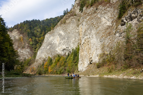 Gita in zattera sul fiume Dunajec in Polonia photo
