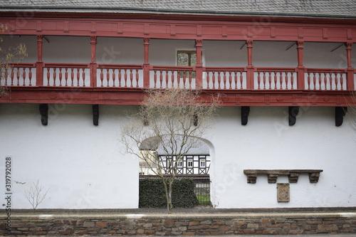 Hauptstraße durch die Vorburg am Schloss von der Leyen in Kobern-Gondorf photo