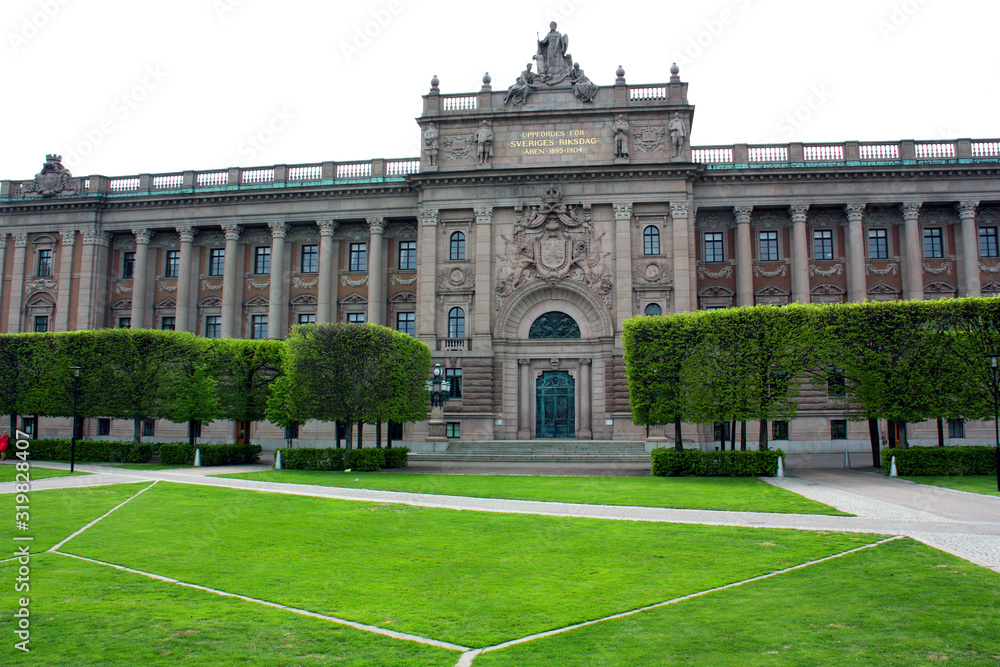 Riksdagshuset vid Riksplan på Helgeandsholmen. Riksdagshuset vid Riksplan på Helgeandsholmen.
