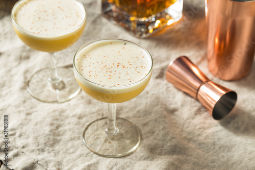 Fotografia Homemade Bourbon Egg Flip Cocktail