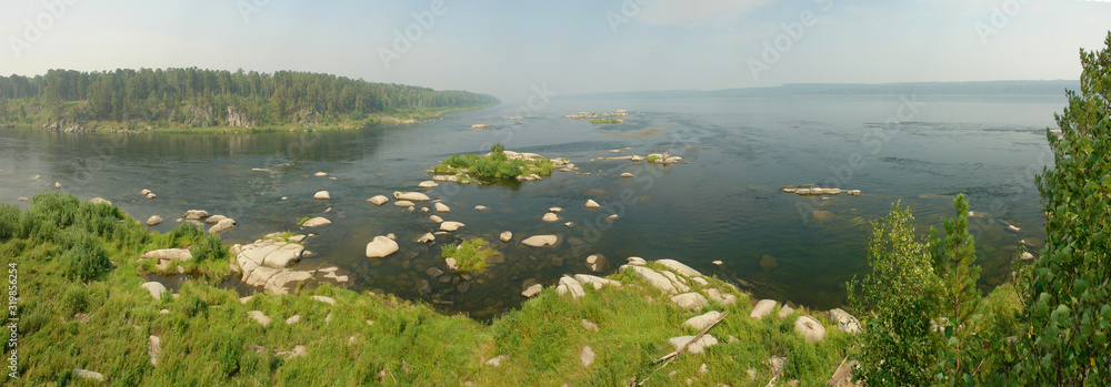 Łama  – jezioro pochodzenia tektonicznego w azjatyckiej części Rosji otoczone przez góry Putorana.  - obrazy, fototapety, plakaty 