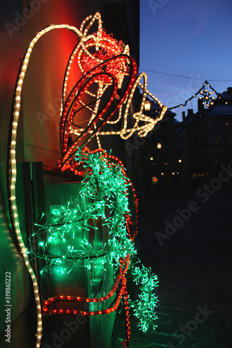 El/ledbelysning/ljusslingor i gamla stan photo