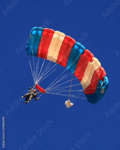 Photo Colorful Skydivers