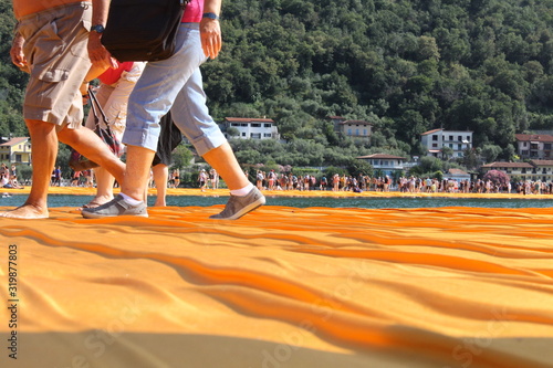 floating piers, installazione artistica sul lago d'Iseo