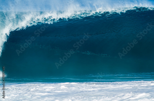 Fototapeta Naklejka Na Ścianę i Meble -  Beautiful breaking wave at Banzai Pipeline Hawaii
