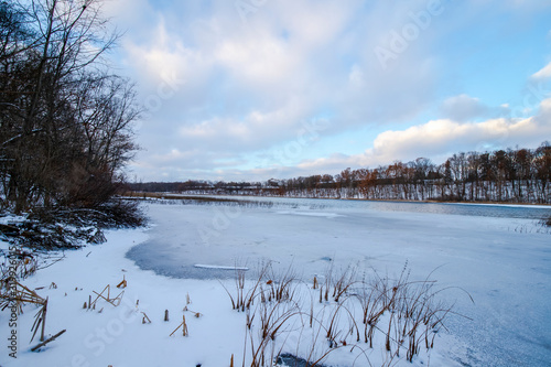 Fototapeta Naklejka Na Ścianę i Meble -  Frozen lake landscape in Michigan