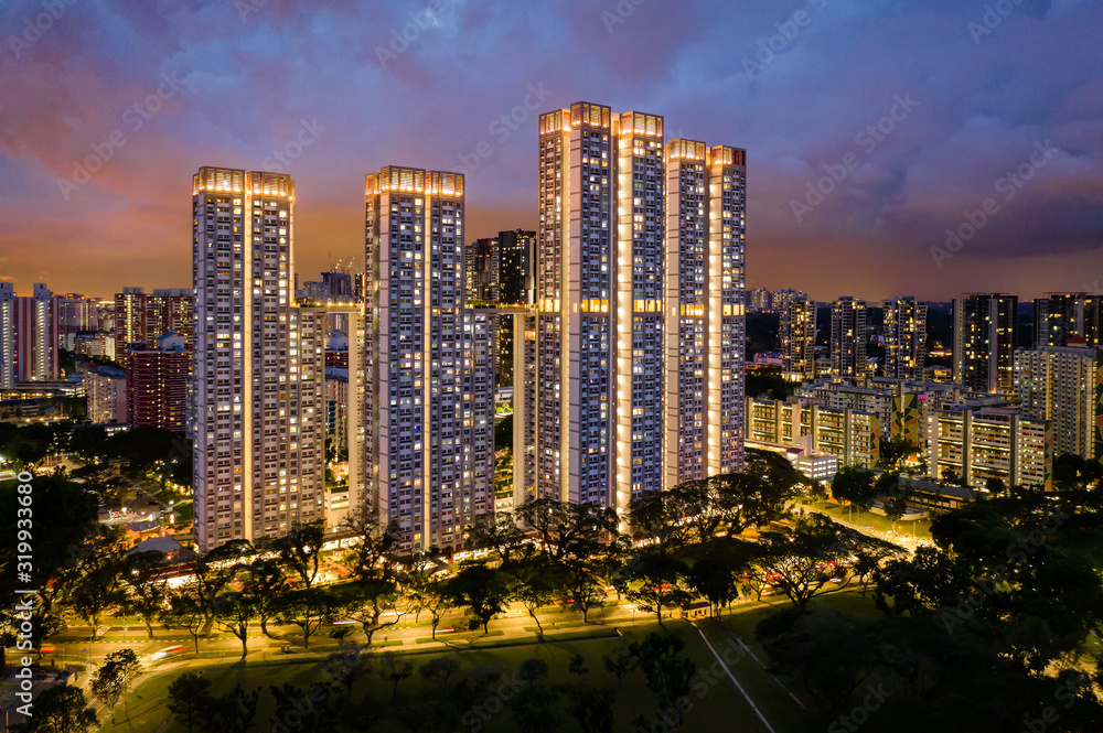 Obraz premium April 2019 Tiong Bahru Park during late afternoon with cloudy sky overlook to west of Singapore