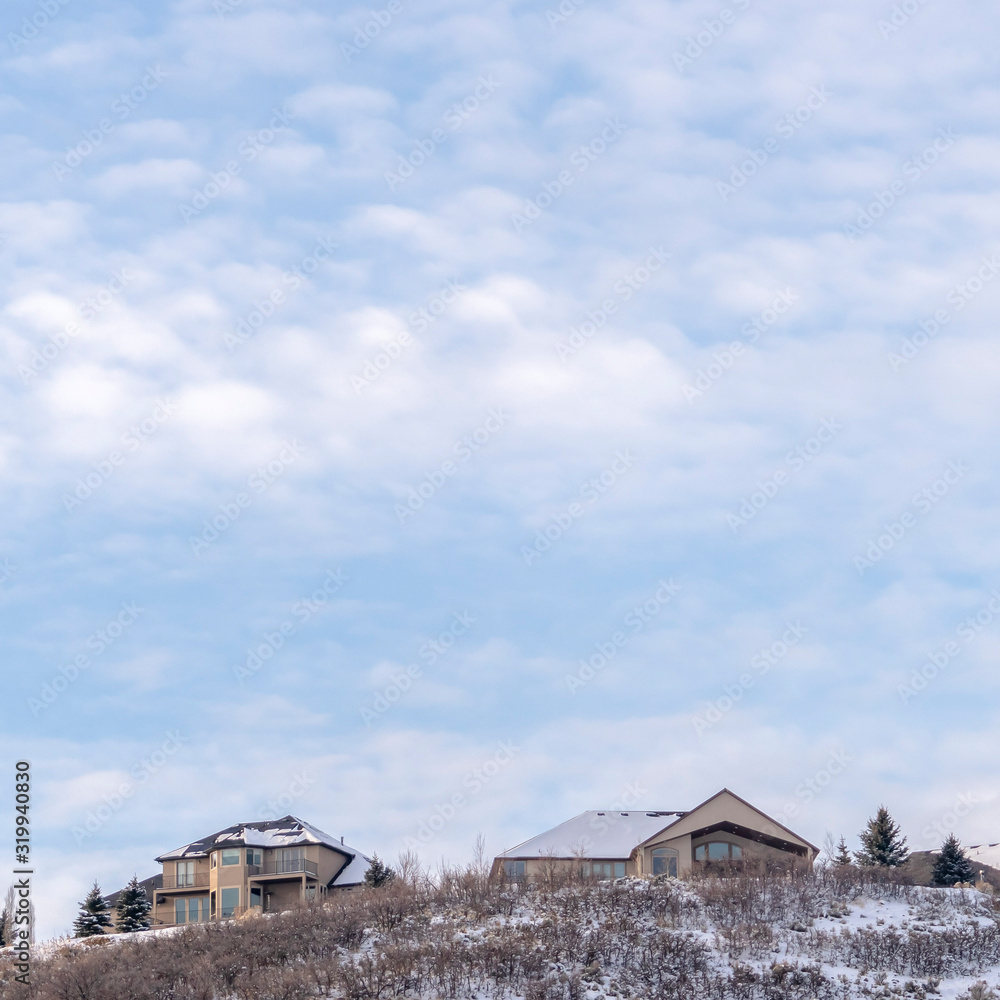 Photo Square Residential area on a hill top covered with fresh snow on a cold winter day