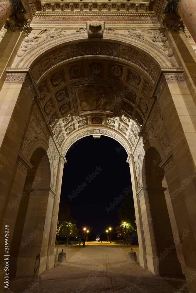 Triumphbogen in Paris bei Nacht