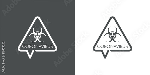 Señal de peligro biológico. Icono lineal señal de tráfico triangular como globo de habla con símbolo biohazard y texto CORONAVIRUS en fondo gris y fondo blanco