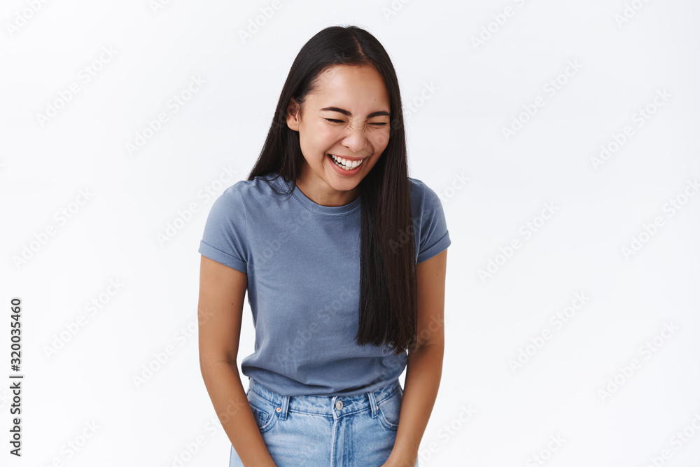 Φωτογραφία Carefree, joyful asian girl attend stand-up show or having fun at friends party,