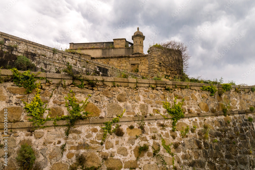 Hinter den Mauern des  Castelo de San Felipe