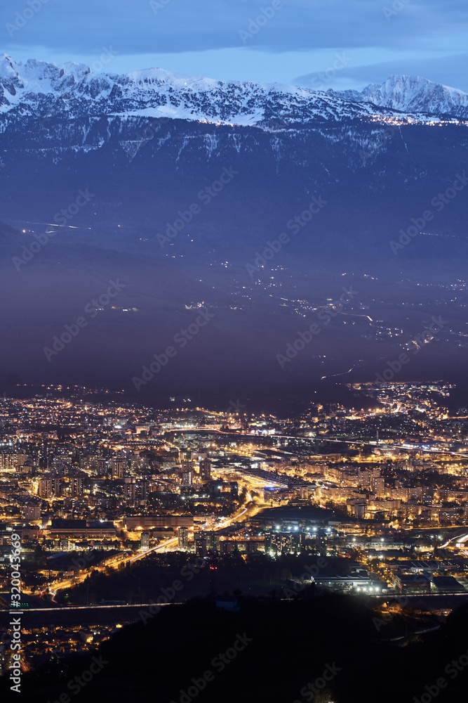 Naklejka premium Grenoble at night