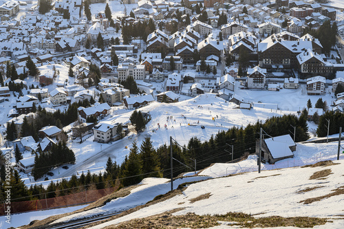Konstfotografi Sicht auf Andermatt im Winter, Uri, Schweiz