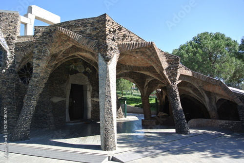 Fotografie iglesia en la colonia Guell de Sant Boi