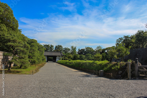 road to the japanese gate