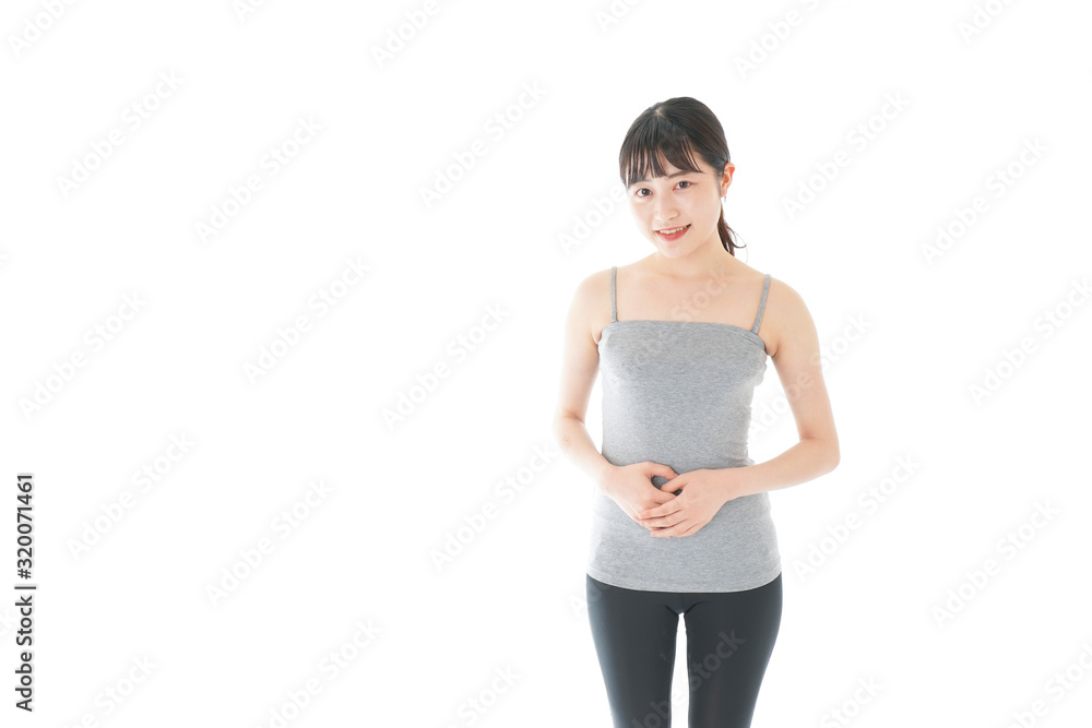 ダイエットをする若い女性