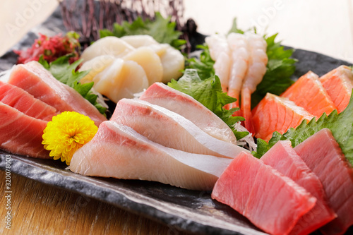 刺身の盛り合わせ Japanese plate of Assorted Sashimi