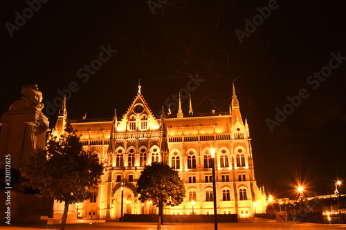 Budapest Parliament at Night © Levi