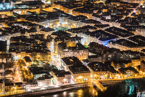 Tapety artystyczne grenoble at night