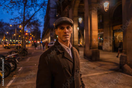 Obraz na plátně Old Fashion Man from the 1920s england walking along an old street of a historic