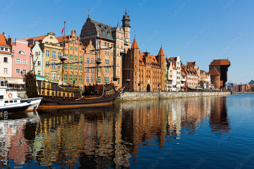Naklejka premium Motlawa river embankment in historical part of Gdansk at sunny day
