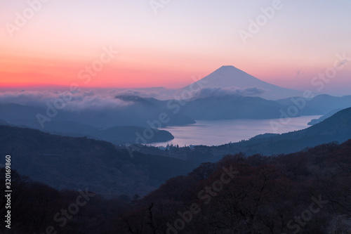 箱根の夕焼けと富士山