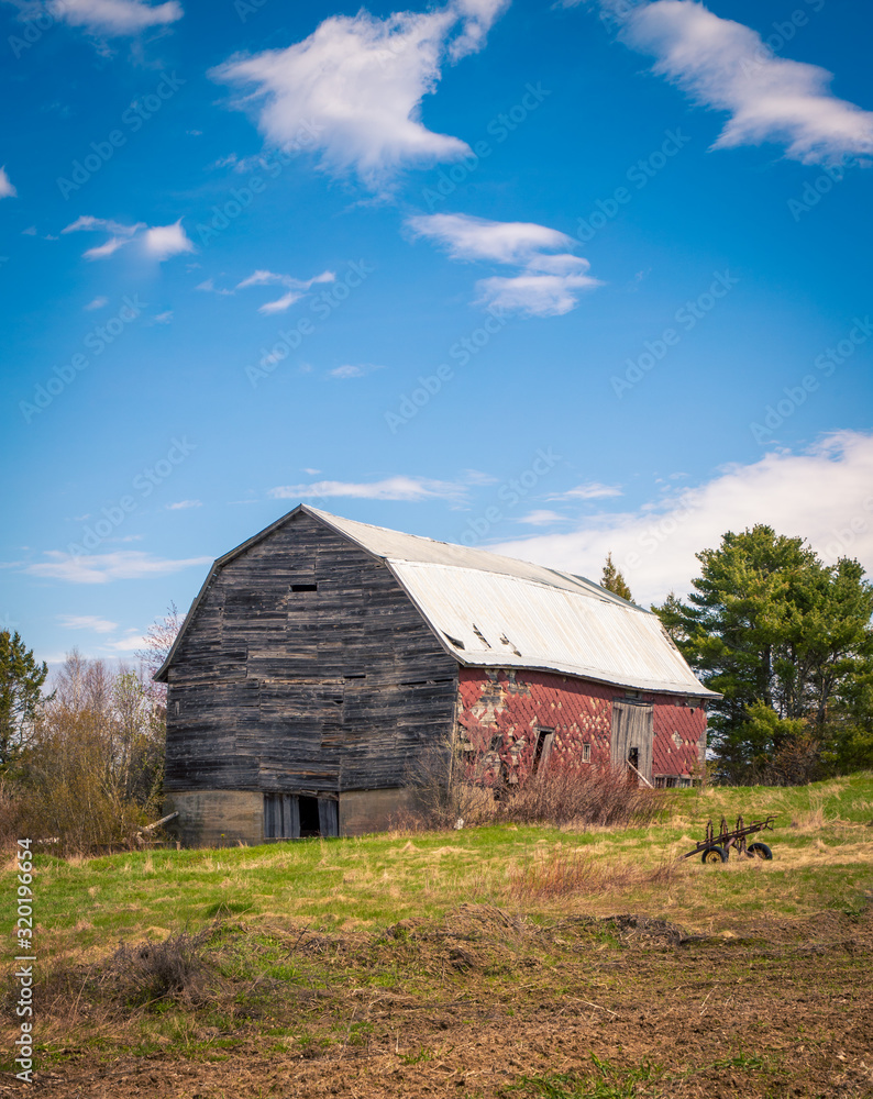 Abandon barn in rural New Brunswick