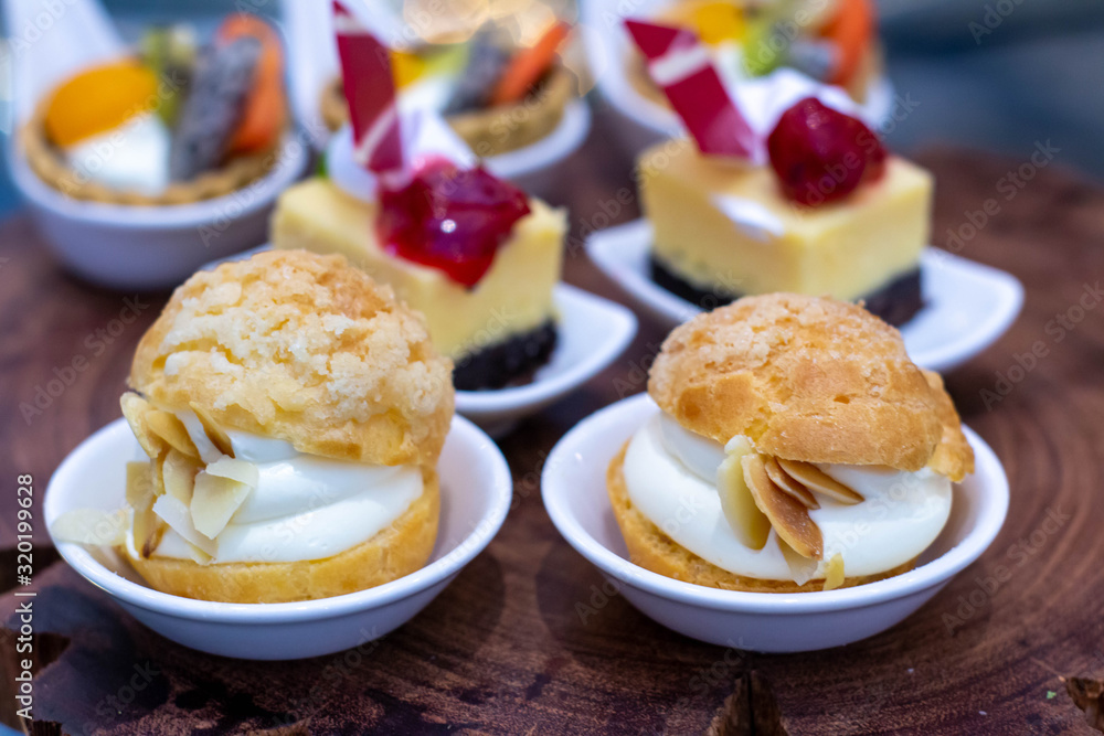 mini cake bakery in dish for catering mini cake bakery in dish for catering