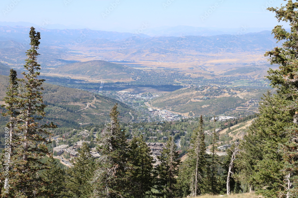 Ταπετσαρία A view of Heber Valley from the summit of Bald Mountain at Park City, Utah taken