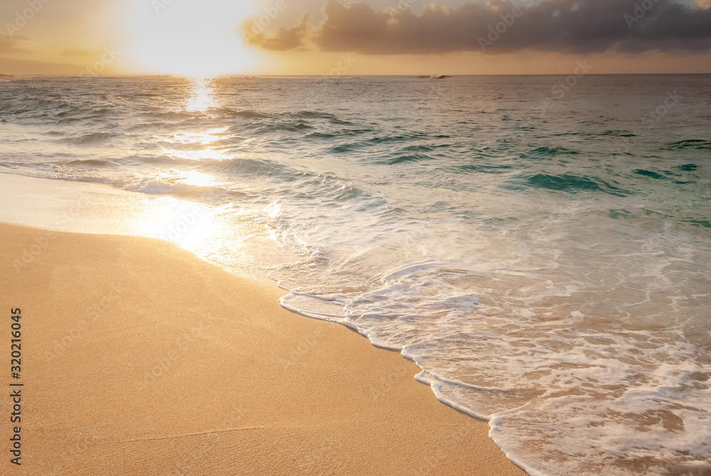 Obraz premium sunset beach Oahu hawaii