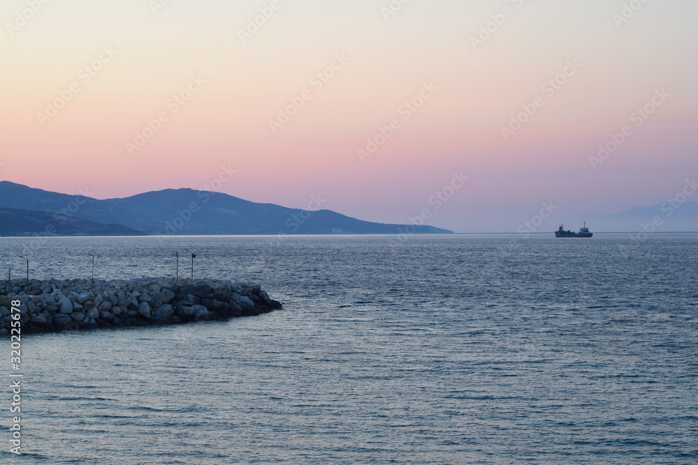you man profile on see backgound evening you man profile on see backgound evening
