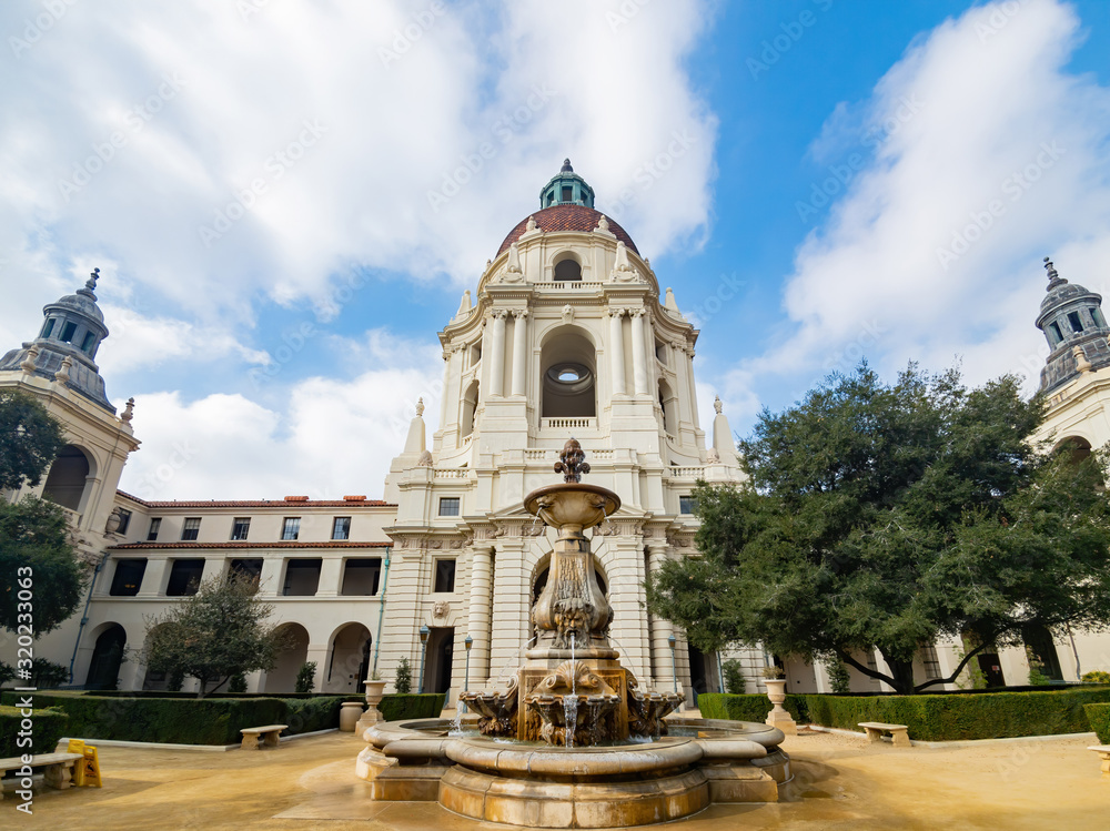 Obraz premium Exterior view of the famous Pasadena City Hall