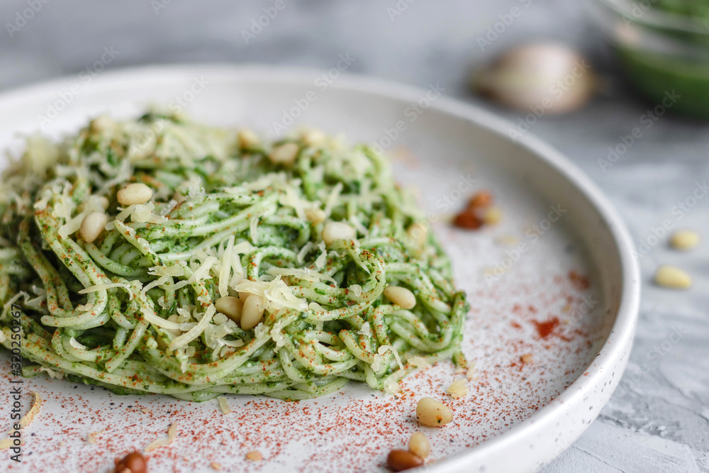 Green pasta with avocado, spinach and pine nuts Green pasta with avocado, spinach and pine nuts