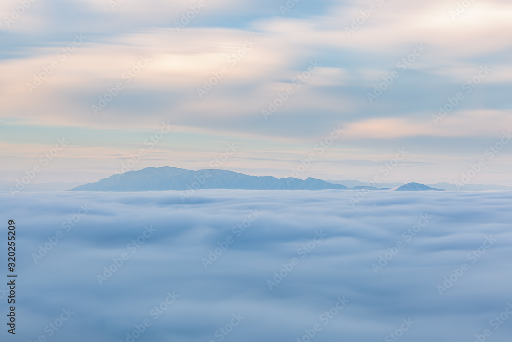 雲海と山の風景