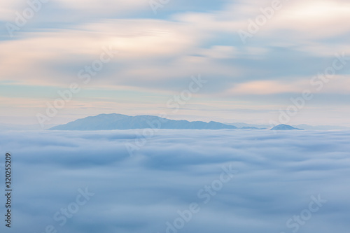 雲海と山の風景