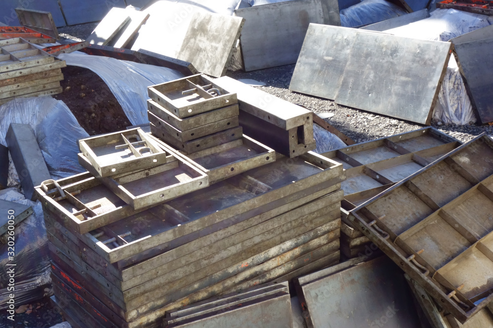 Obraz premium 工事現場の工事用具道具類の保管