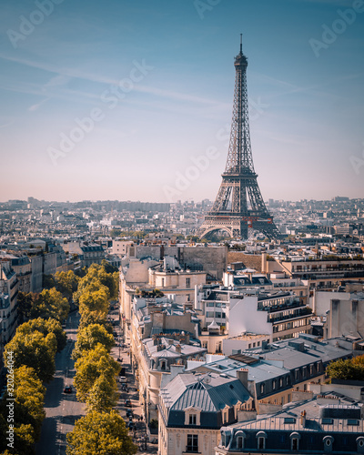Fototapeta Naklejka Na Ścianę i Meble -  Eiffel tower morning