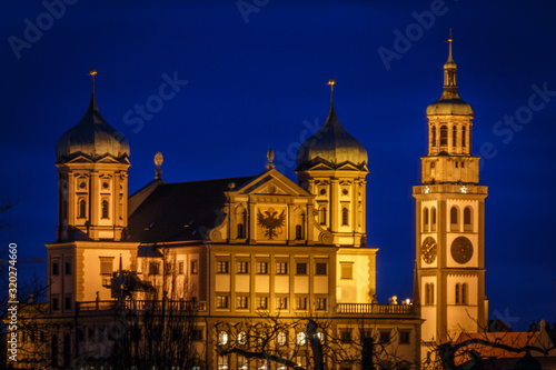 Rathaus und Perlachturm in Augsburg von der Rückansicht