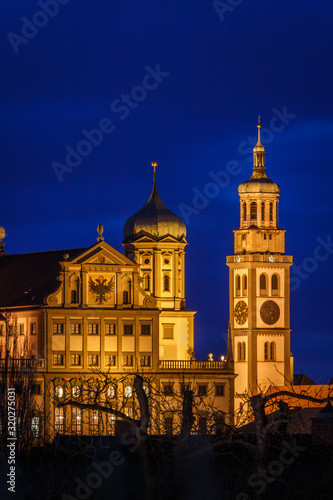 Rathaus und Perlachturm in Augsburg von der Rückansicht