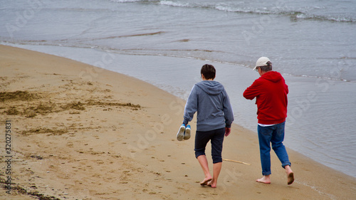 Fototapeta Naklejka Na Ścianę i Meble -  happy people are walking on the beach. Become people and friend children.