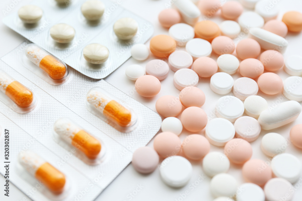 医療イメージ　たくさんの医薬品