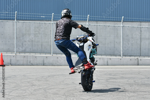 エクストリームバイクの練習 Stock 写真 Adobe Stock
