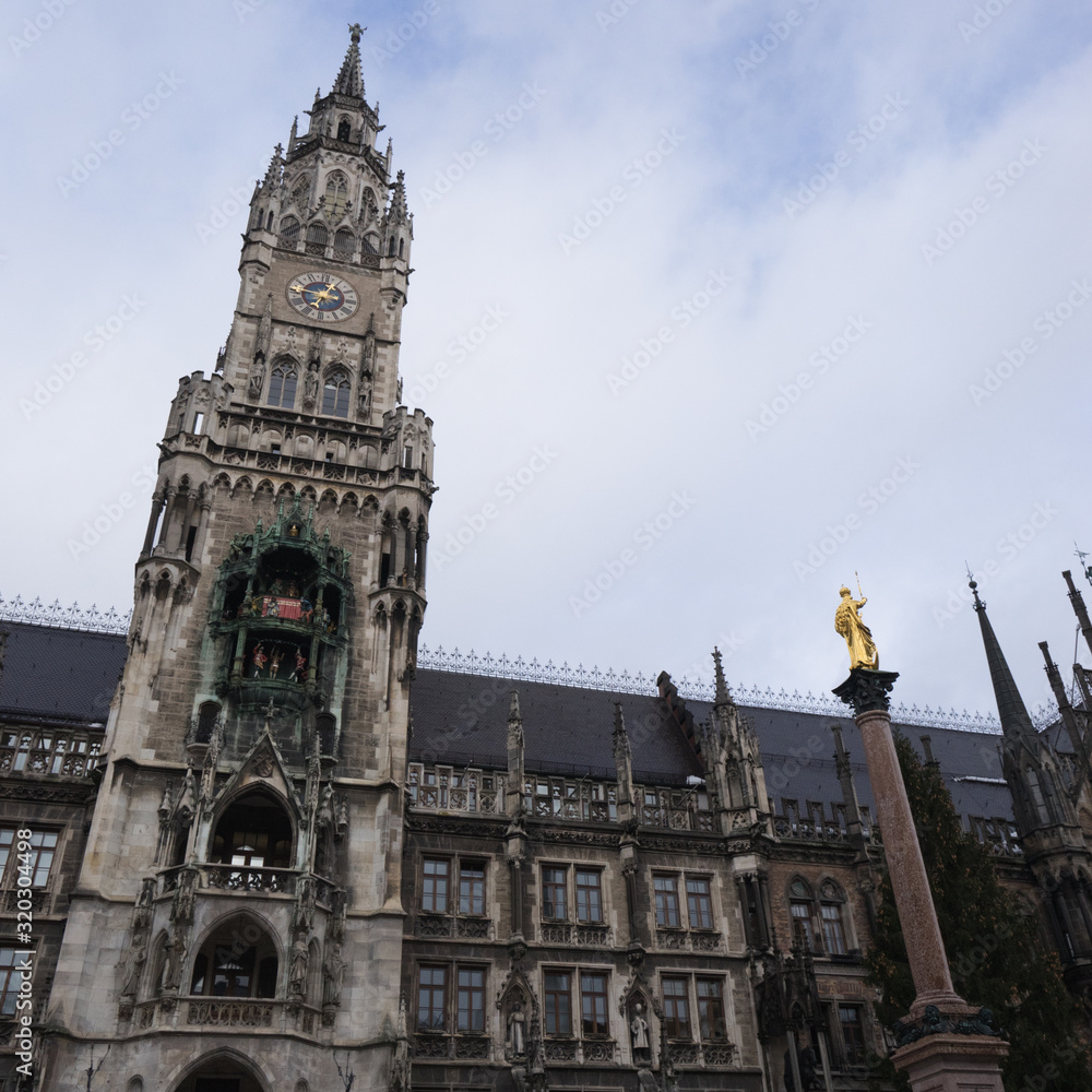 Fototapeta premium Stadtpanorama am Marienplatz in München