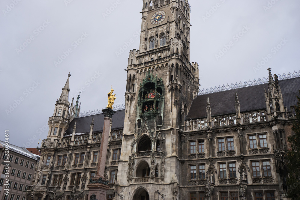 Obraz premium Stadtpanorama am Marienplatz in München