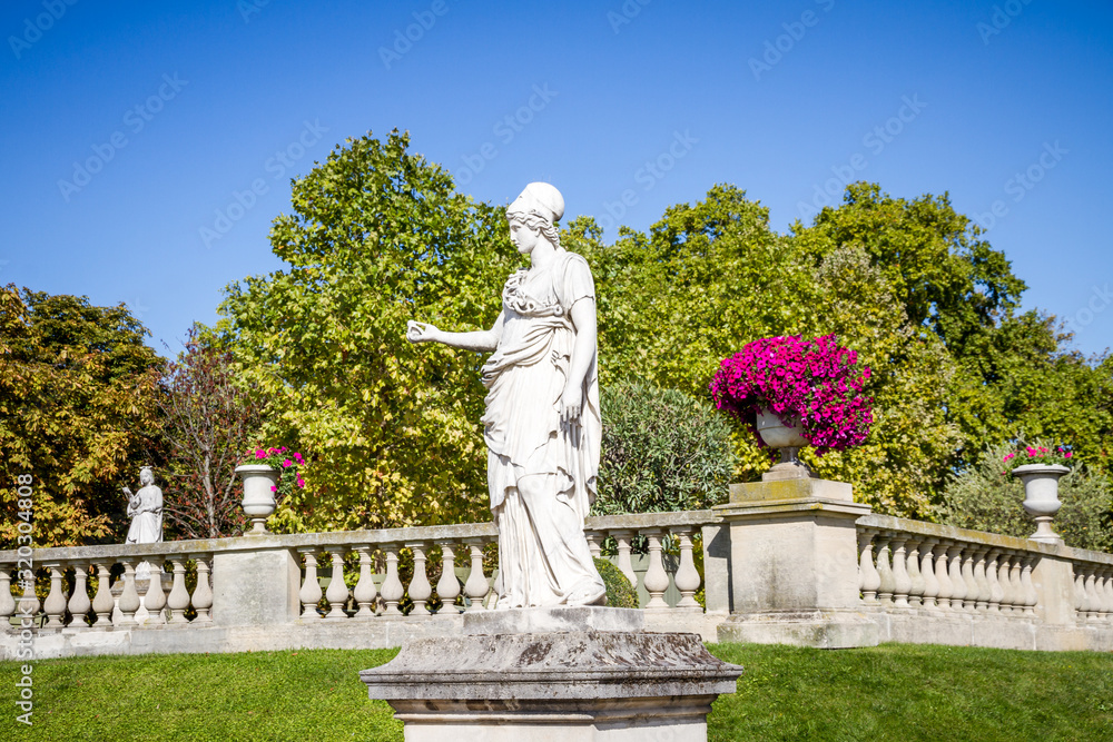 Obraz premium Statue of Minerva in Luxembourg Gardens, Paris