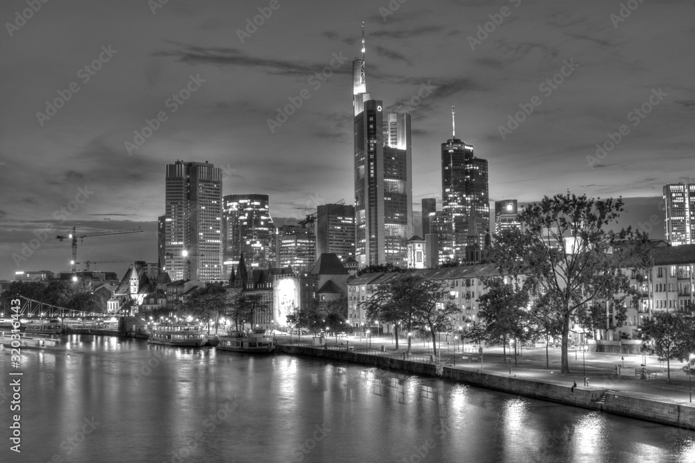 Fototapeta premium Skyline Frankfurt HDR1 BW