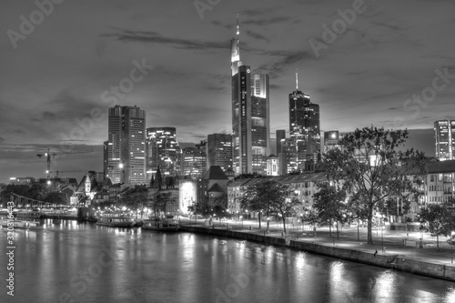 Skyline Frankfurt HDR1 BW
