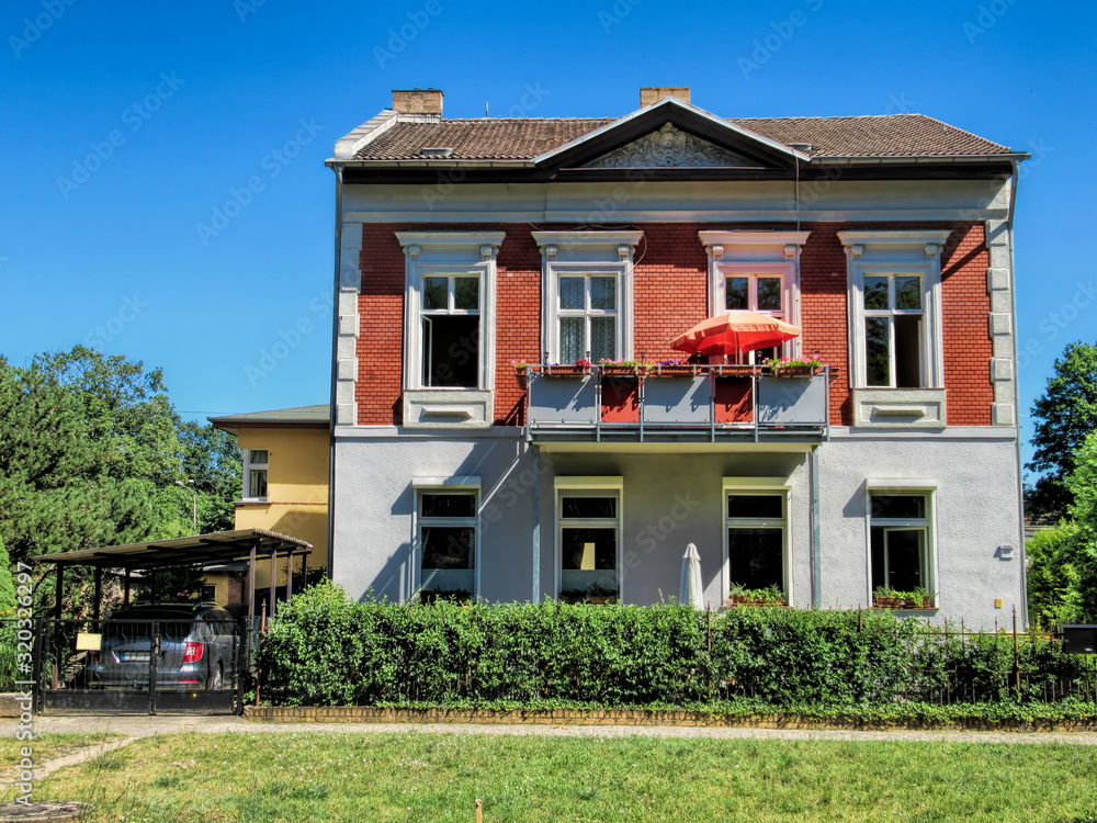 berlin, deutschland - sanierter altbau in friedrichshagen